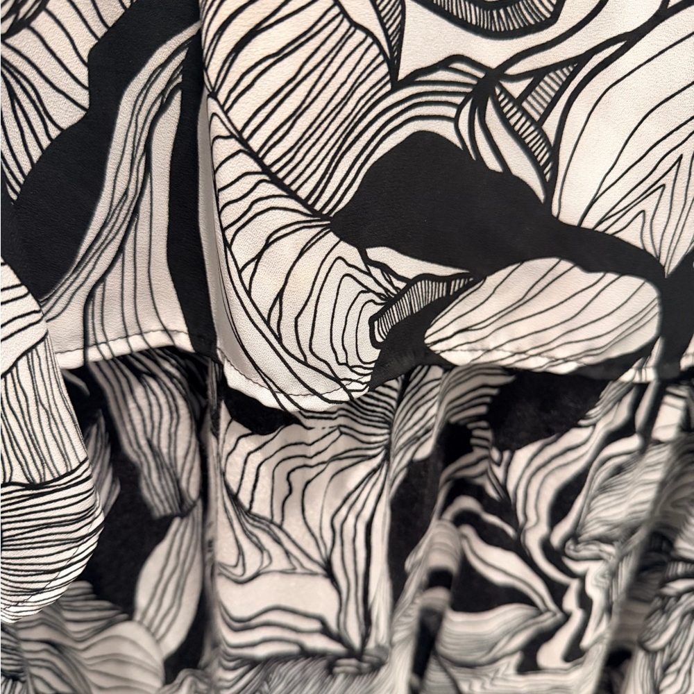 Cupio Black & White Abstract Sleeveless Blouse | Mesh Back | Size L - Picture 2 of 9